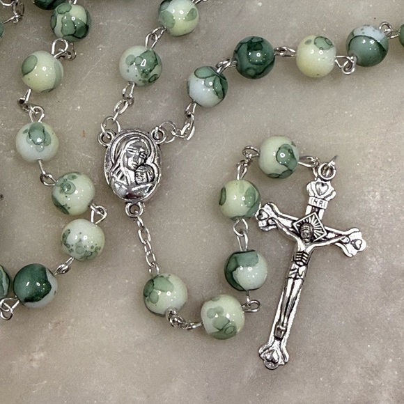 Elegant Green Beaded Rosary Necklace - Picture 2 of 5